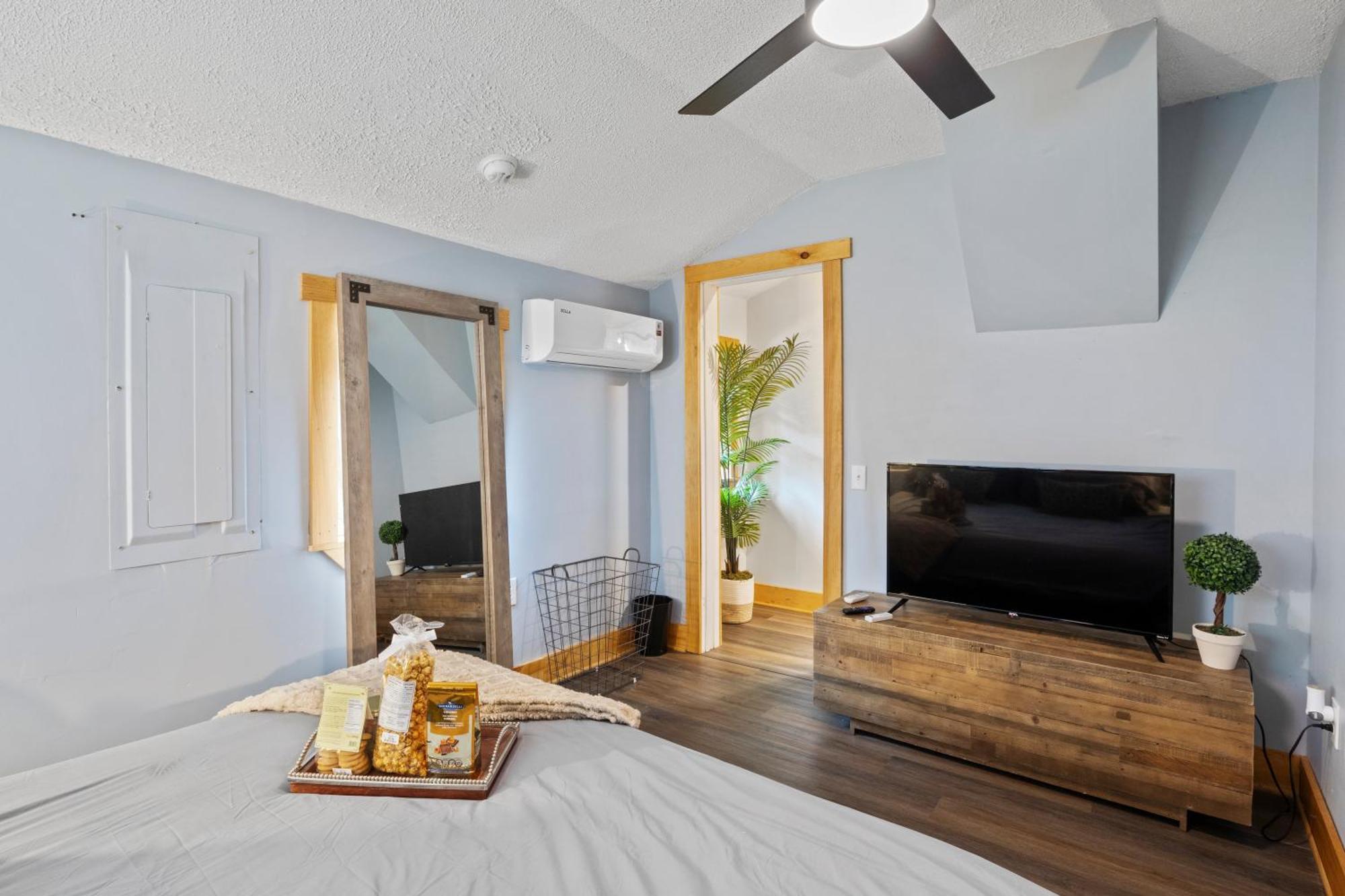 Cozy Home W/ King Bed & Lake Access 卡南代瓜 外观 照片